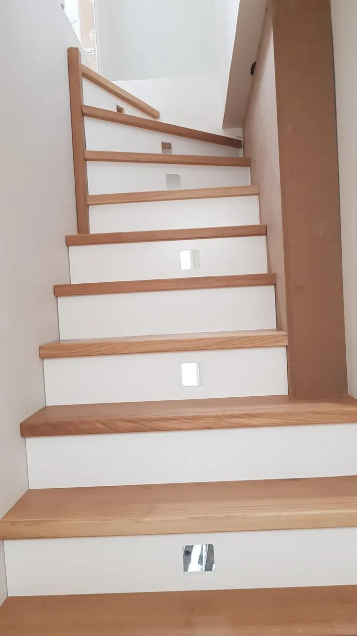 Escalier bois en cours de finition